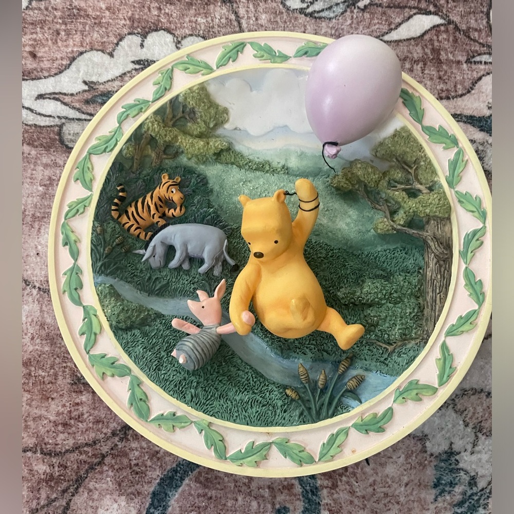 Disney Winnie the Pooh A Fine Day for a Balloon Ride Collectible 3D Plate